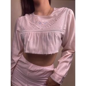 Vintage 80s long sleeve cropped Cuddleskin floral embroidered cottage crop top